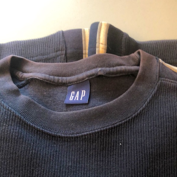 🎁GAP Shirt - Picture 2 of 4